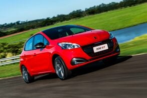 peugeot 208 gt vermelho frente em autodormo