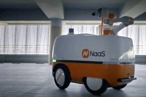 robo recarrega carro eletricp china