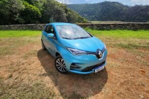 renault zoe e tech 2022 azul frente lateral motor interio traseira 1