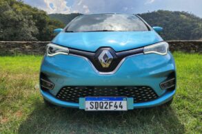 renault zoe e tech 2022 azul frente lateral motor interio traseira 6