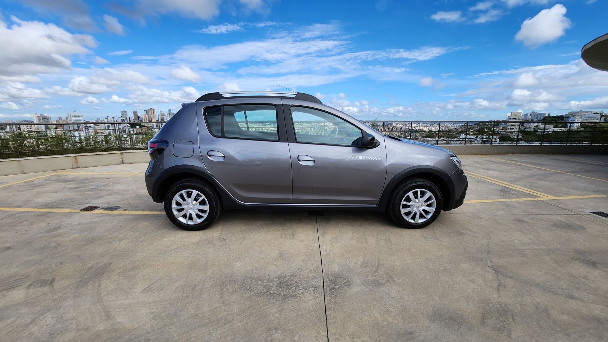 renault stepway zen cinza 2023 interior frente lateral trasiera 4