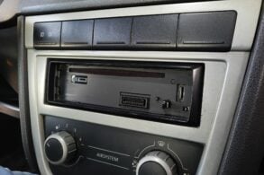 painel de volkswagen gol 2009 com radio cd player pioneer sem a frente