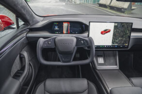 tesla model s plaid interior painel volante manche