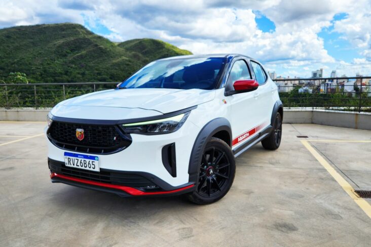 fiat pulse abarth 2023 branco banchisa frente parado