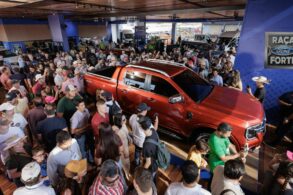 ford ranger 2024 laranja exposta na agrishow 2023