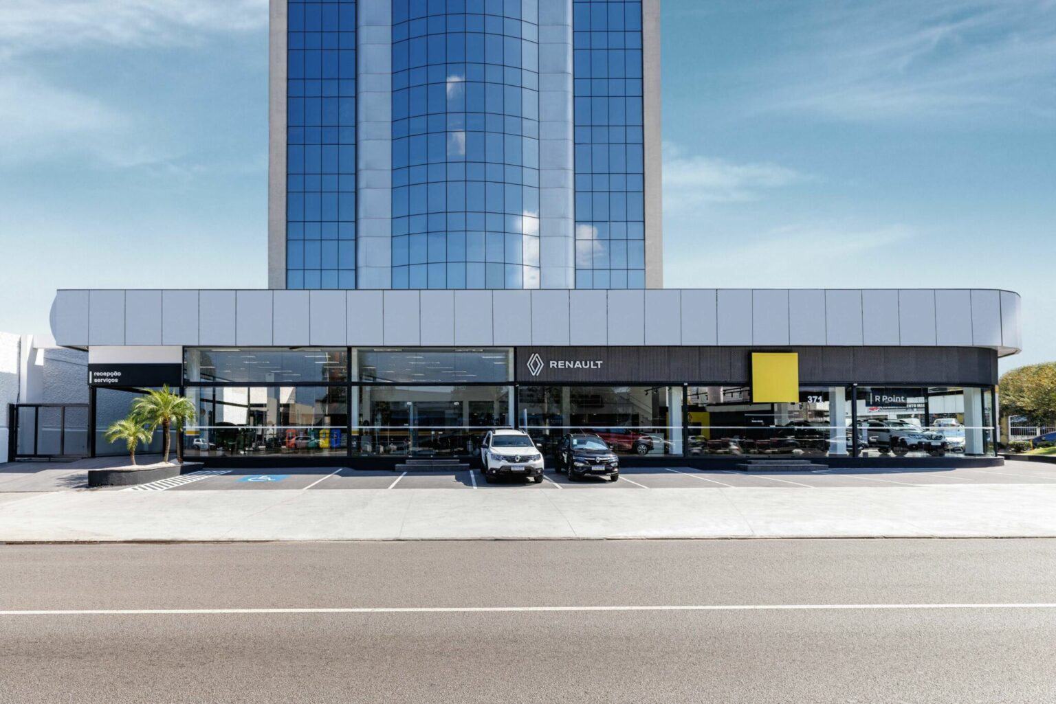 Concessionária Renault 100% feminina é inaugurada em SP