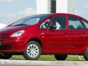 citroen xsara picasso vermelho frente parado em brasilia