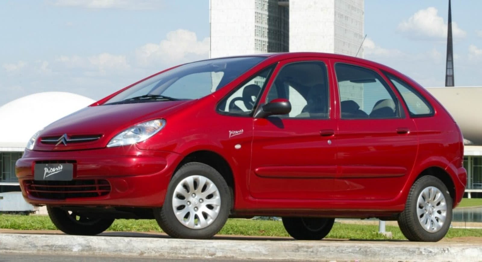 citroen xsara picasso vermelho frente parado em brasilia