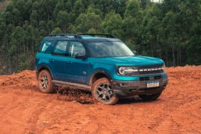 ford bronco sport wildtrak 2022 azul indianapolis frente acelerando em lamacal 3