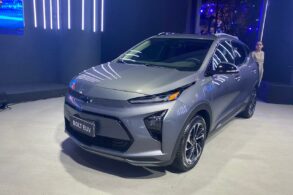 chevrolet bolt euv cinza lancamento brasil