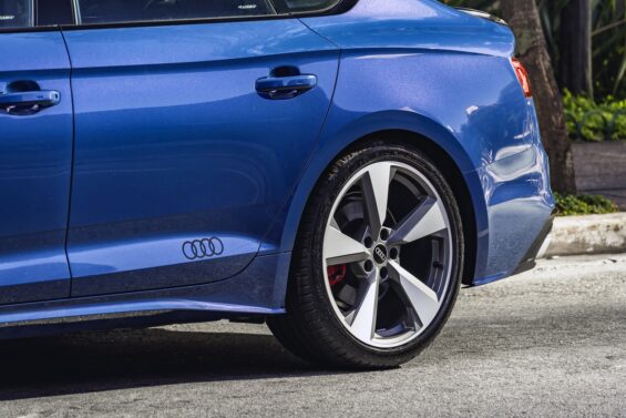 audi a5 carbon edition 2023 azul ascari detalhe rodas 10 polegadas s line