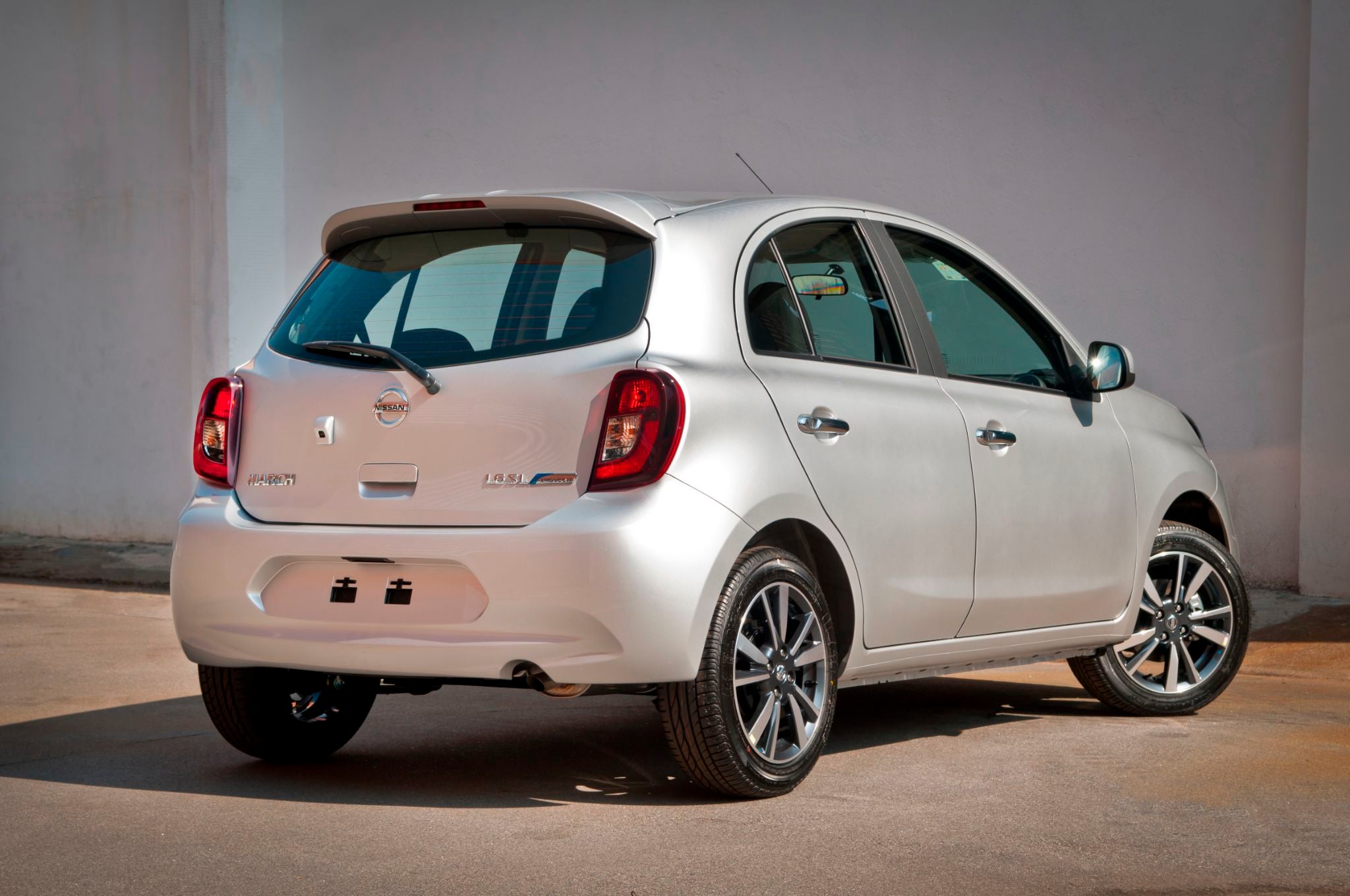 nissan march sl 1 6 cvt 2019 prata traseira parado 2