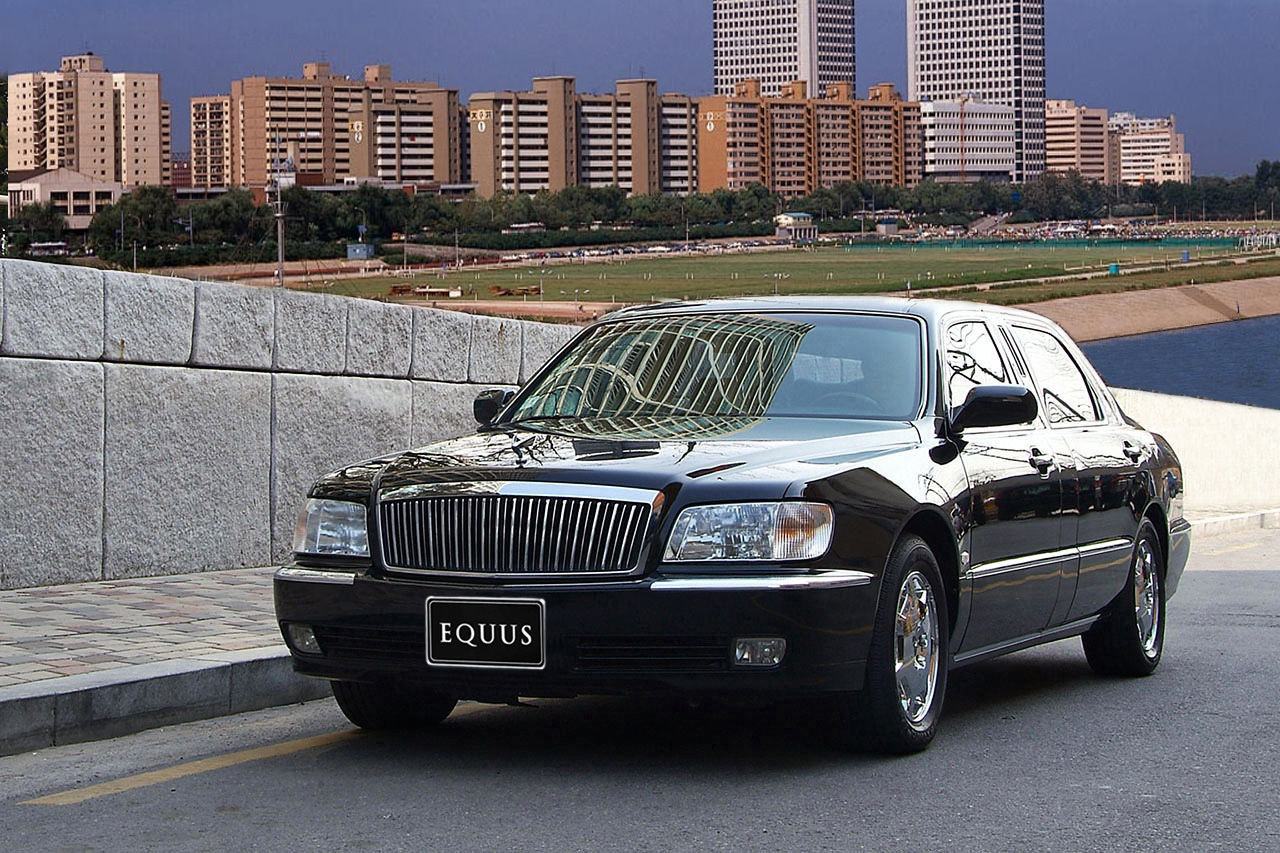 hyundai equus limousine preto frente parado