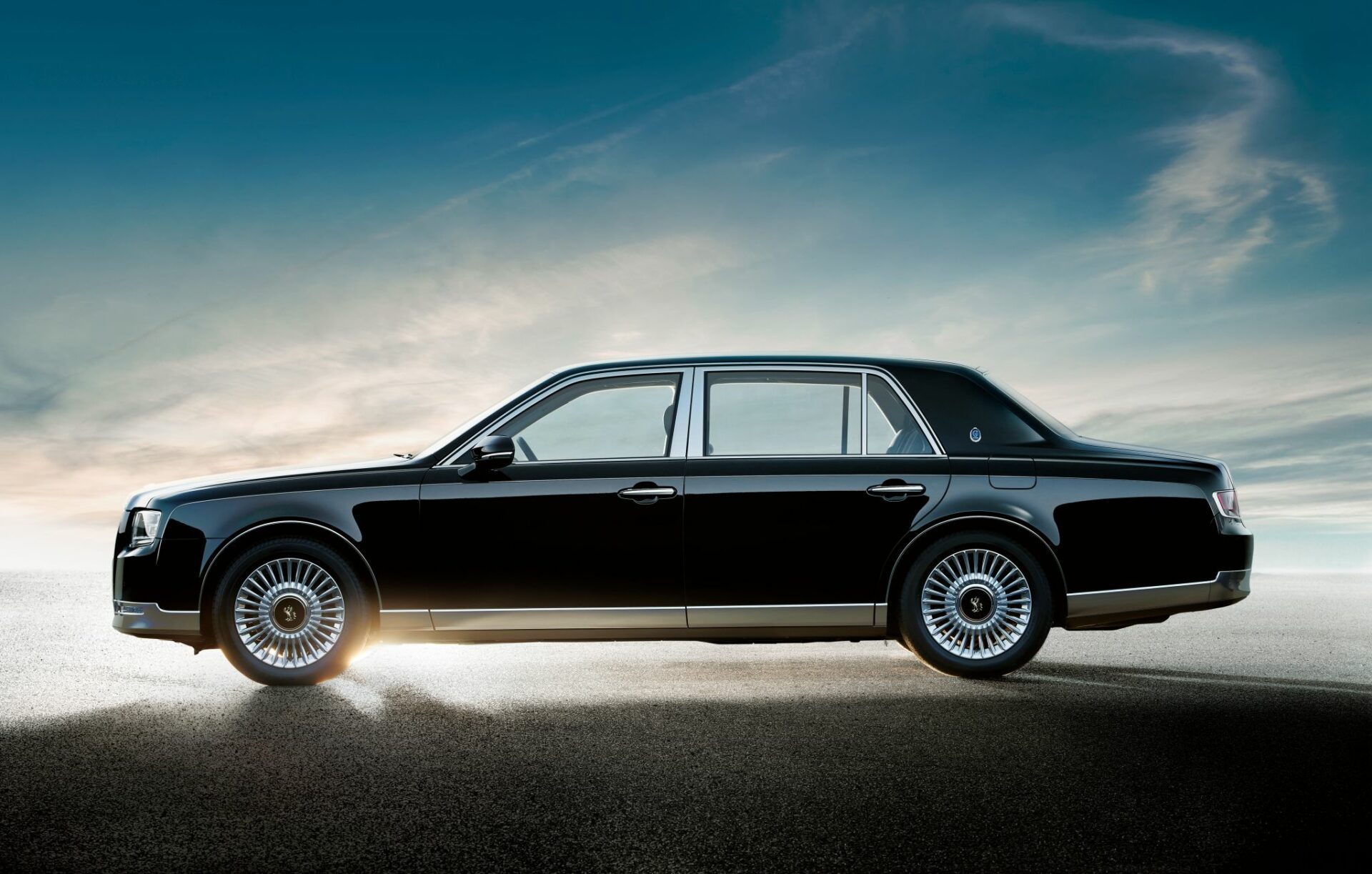 toyota century 2018 preto lateral