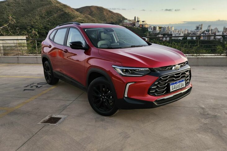 chevrolet tracker rs 2024 vermelho frente lateral traseira 2