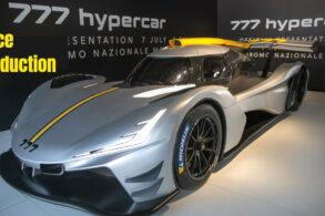 Hyper carr 777 cinza visto de lado