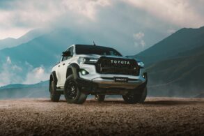 toyota hilux gr sport 2024 branco lunar fretne parada