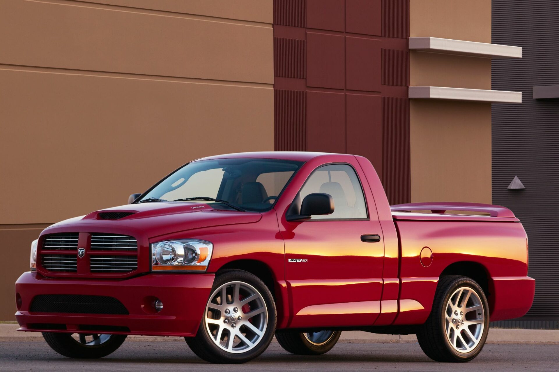 dodge ram srt10 vermelha frente