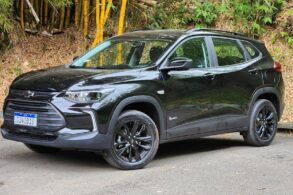 chevrolet tracker midnight 2024 preto frente e lateral