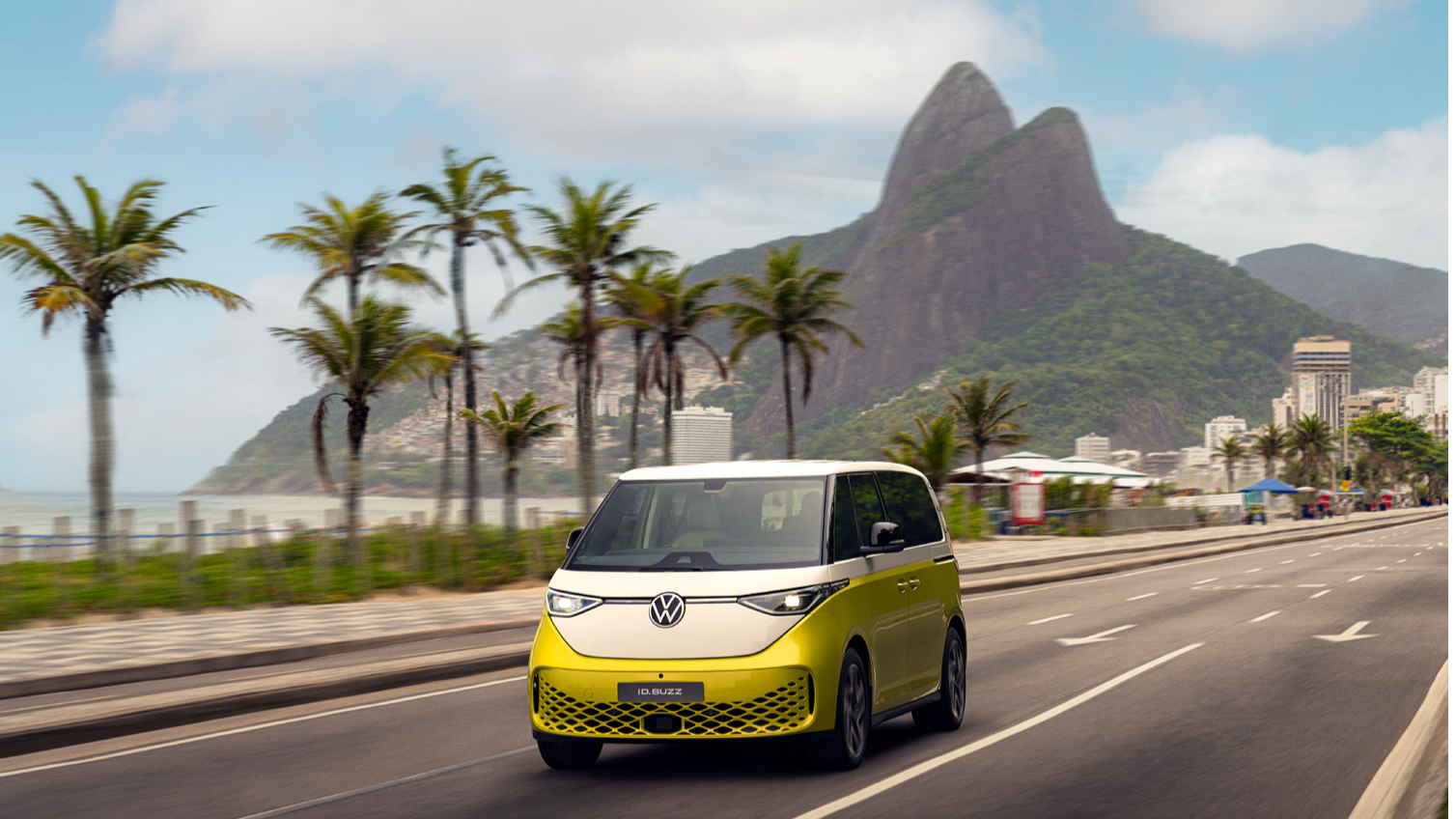 volkswagen id buzz amarela frente rio de janeiro