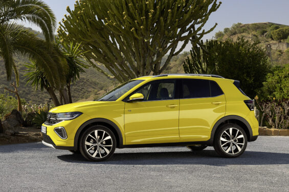 volkswagen t cross r line modelo europeu amarelo lateral parado