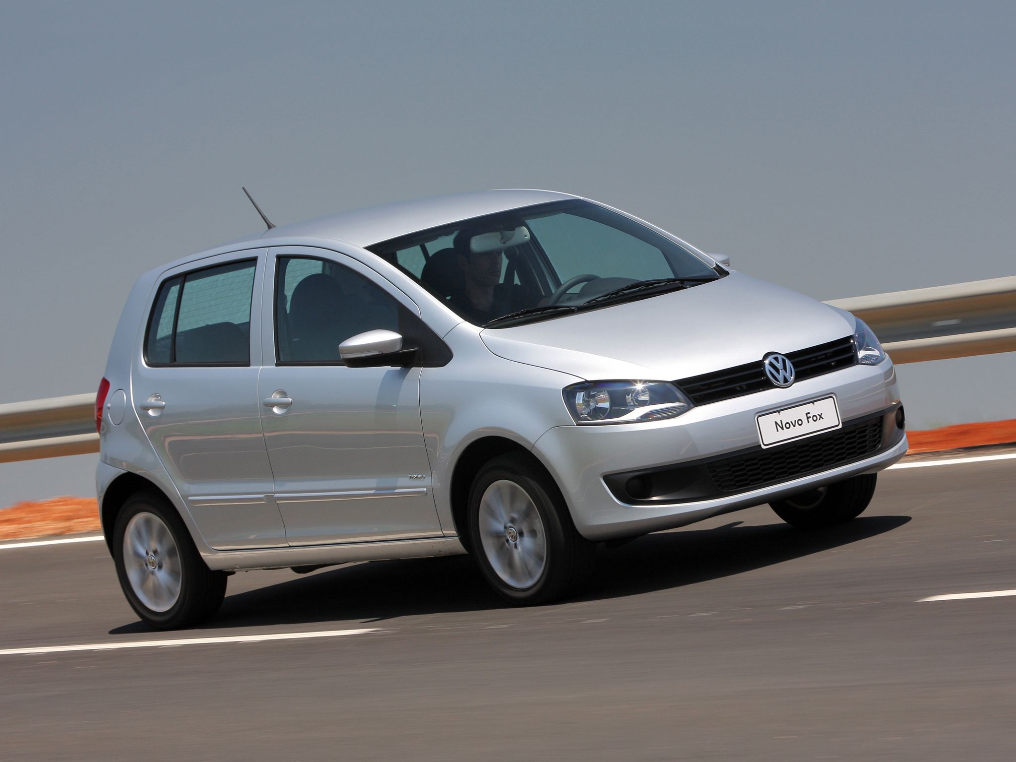 volkswagen fox trend 2010 prata frete em movimento