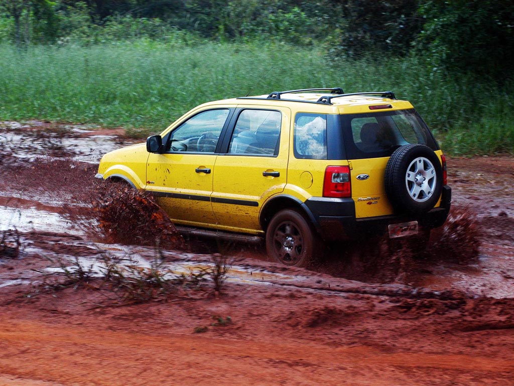 ford ecosport 4wd traseira atravessando lama