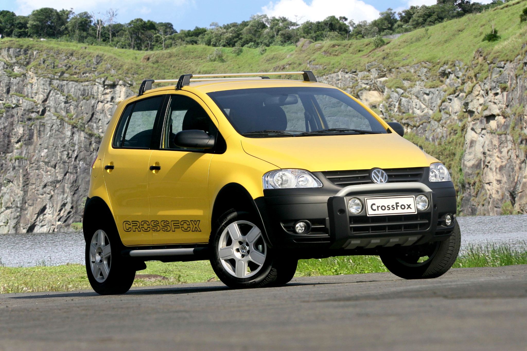 volkswagen crossfox 2006 amarelo frente parado