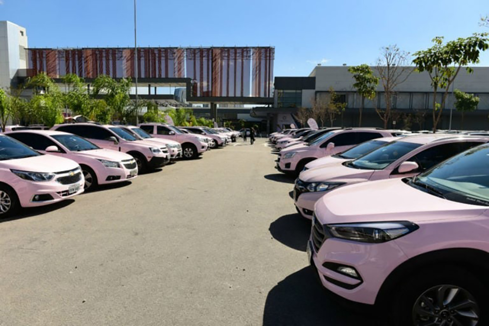 estacionamento com carros da mary kay 1