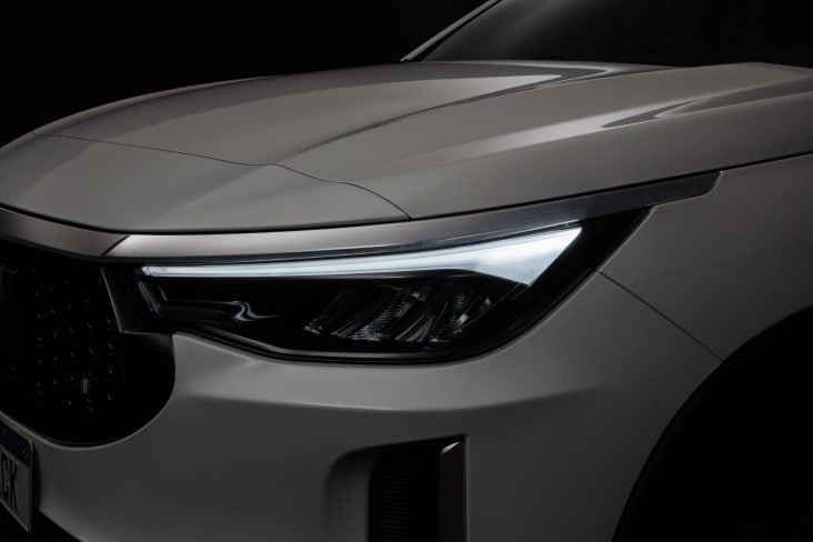 fiat fastback limited edition powered by abarth 2024 branco banchisa detalhe farol full led luz diurna drl