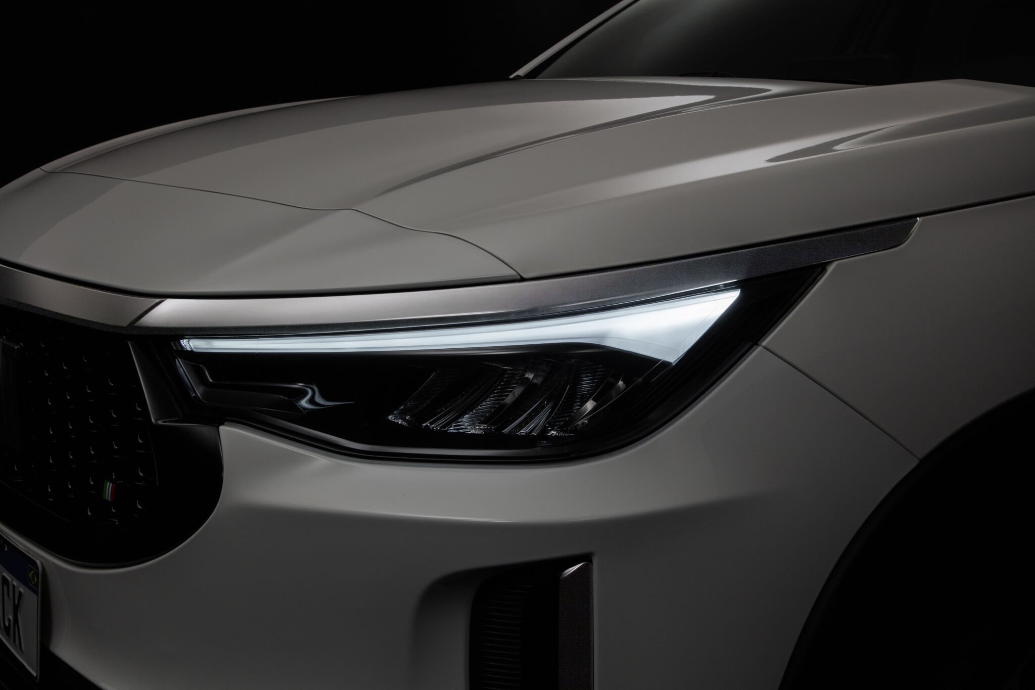 Carro com DRL queimado pode gerar multa, mesmo de dia