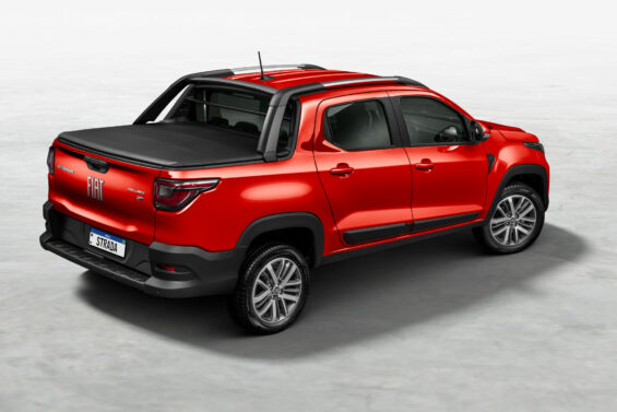 fiat strada volcano 2024 vermelho montecarlo traseira vista de cima