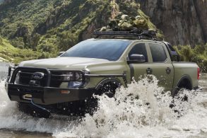 ford ranger fg p verde oliva atravessando rio