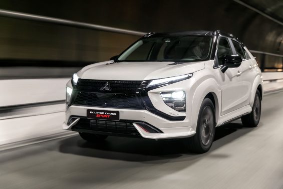 mitsubish eclipse cross sport 2024 branco fuji frente em tunel