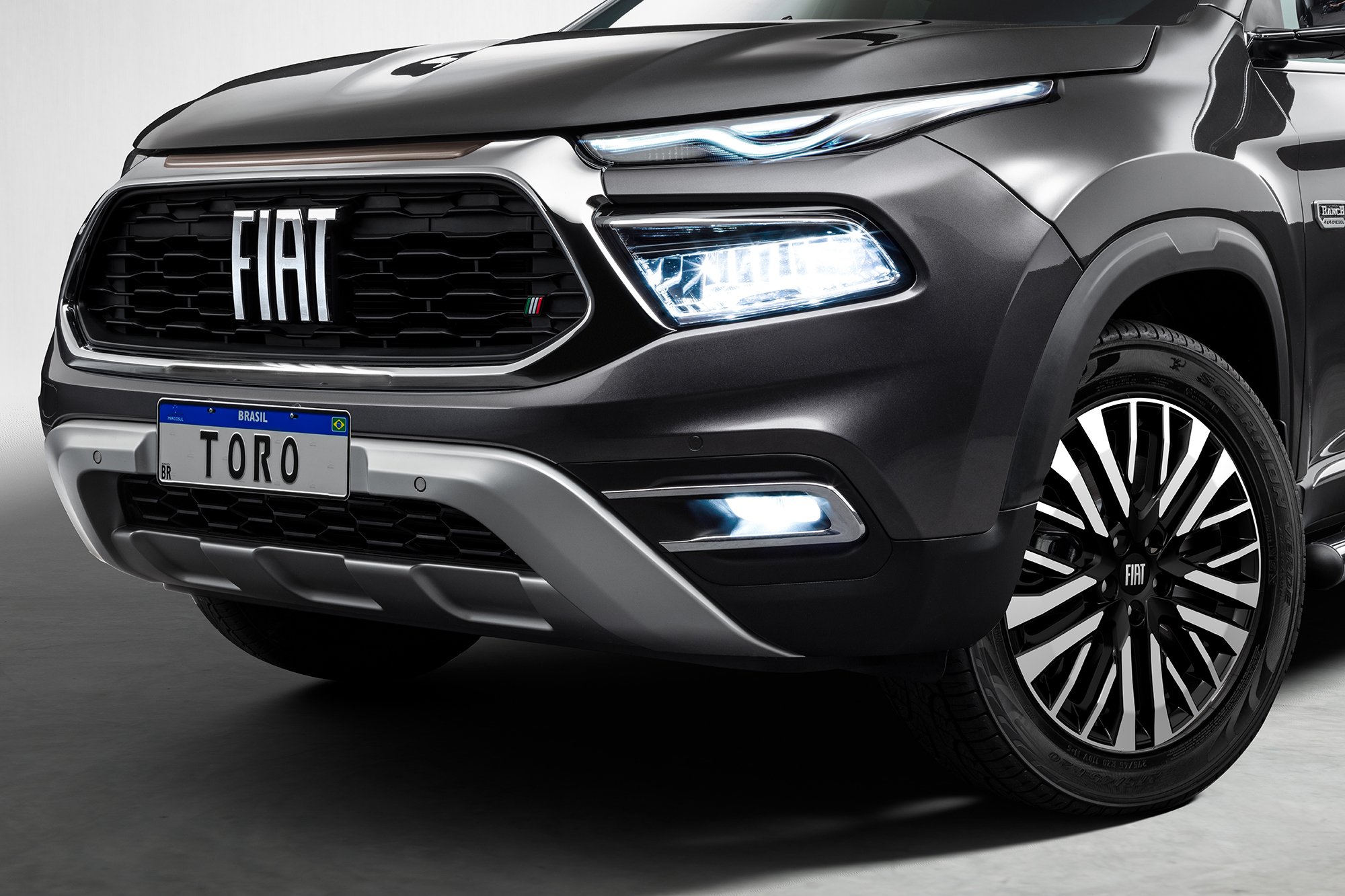 fiat toro ranch 2024 cinza granite crystal detalhe grade