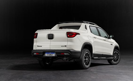 fiat toro ultra 2024 branco polar traseira