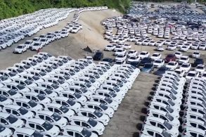 Pátio com 10.000 carros elétricos abandonados repercute nas redes