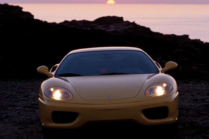 ferrari 360 modena amarela frente por do sol