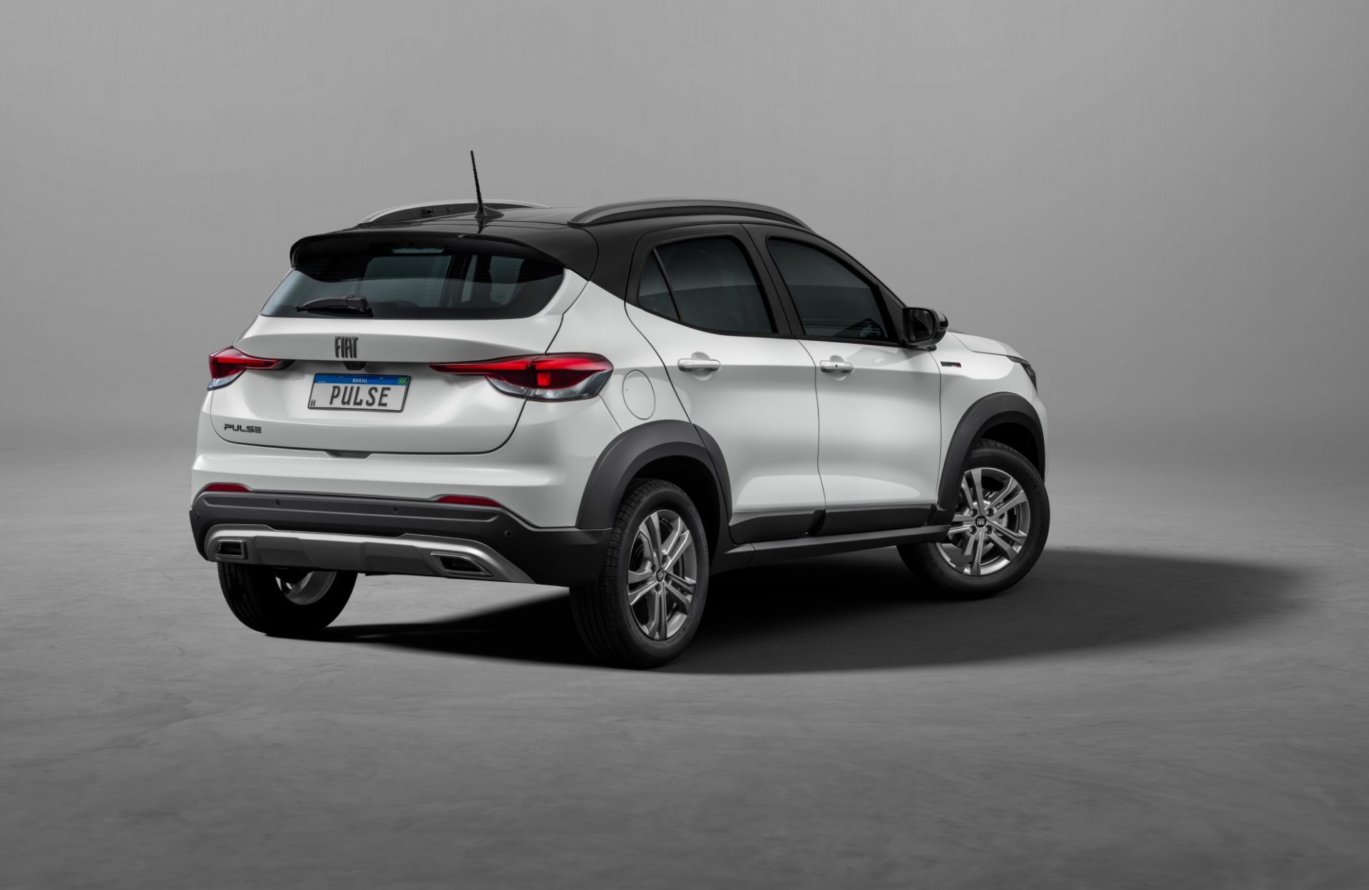 fiat pulse s design 2024 branco banchisa traseira parado