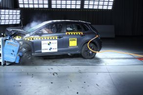 crash test volkswagen polo track 2023 cinza