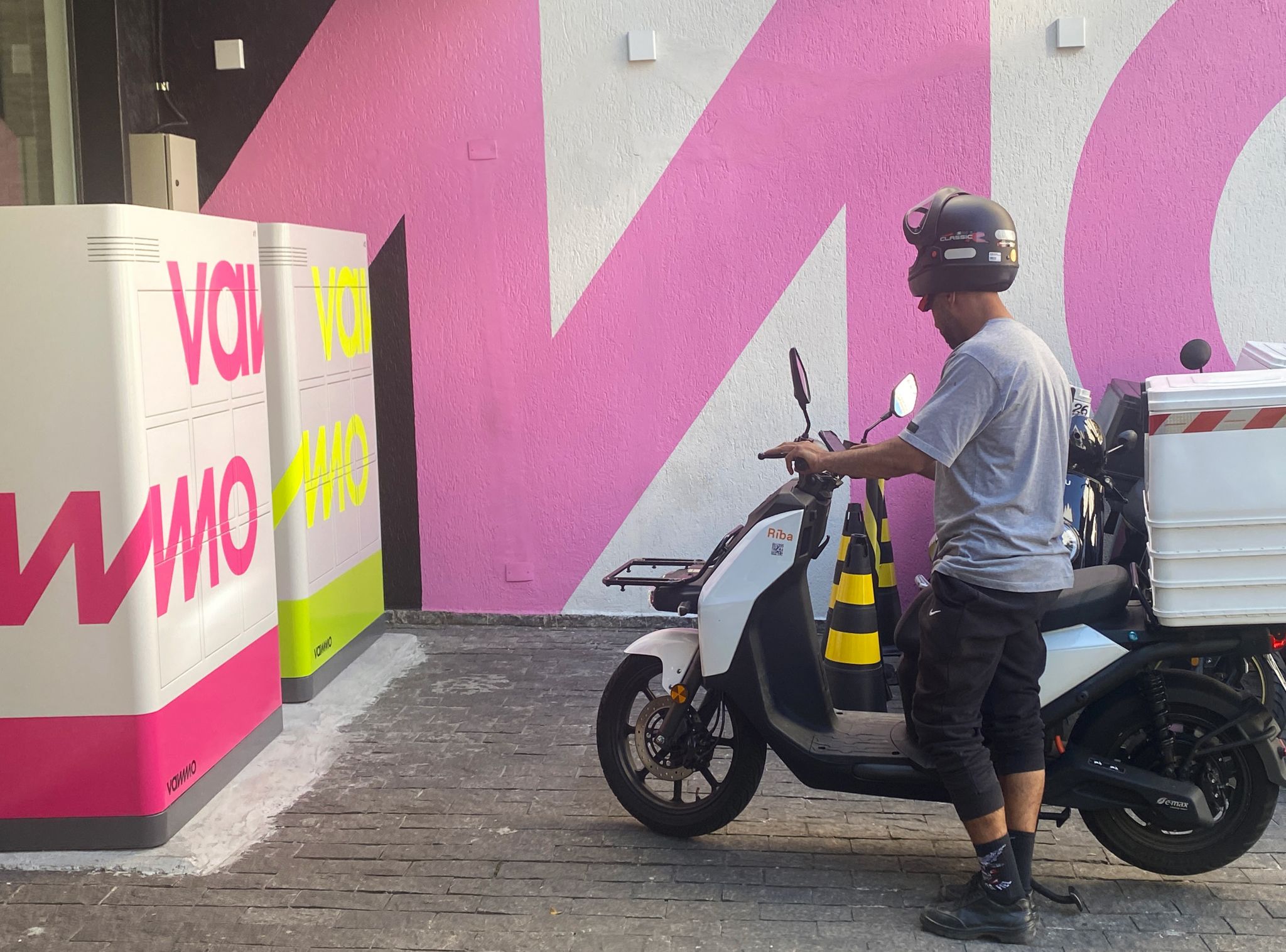 Estação de troca de bateria de motos elétricas fornece pontos de apoios aos motociclistas