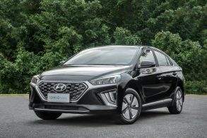 hyundai ioniq preto frente parado