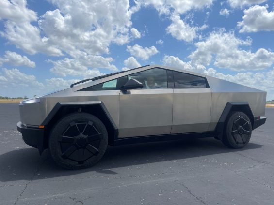 tesla cybertruck prototipo lateral