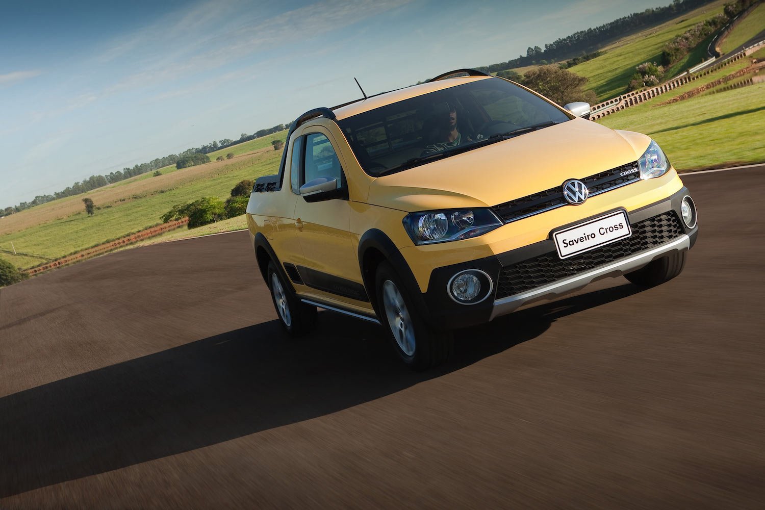 volkswagen saveiro cross 2014 amarela frente lateral traseira interior movimento 1