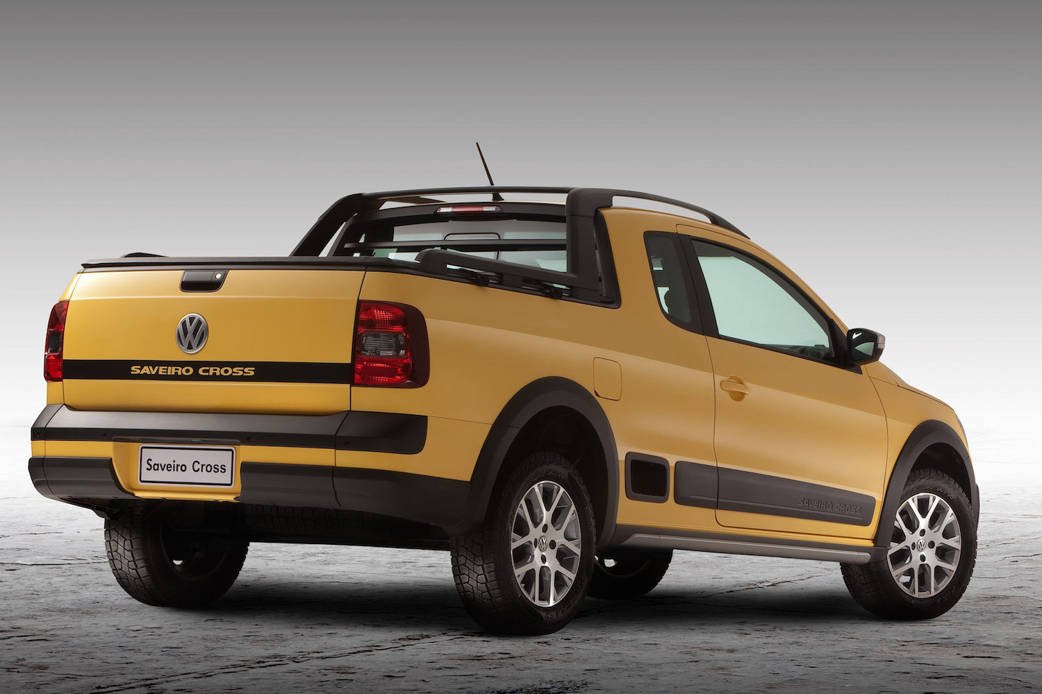 volkswagen saveiro cross 2014 amarela frente lateral traseira interior movimento 2