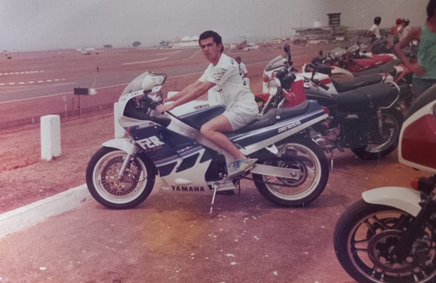 o arruela em 1988 montado em uma yamahha mundial fde motociclismo goiaania