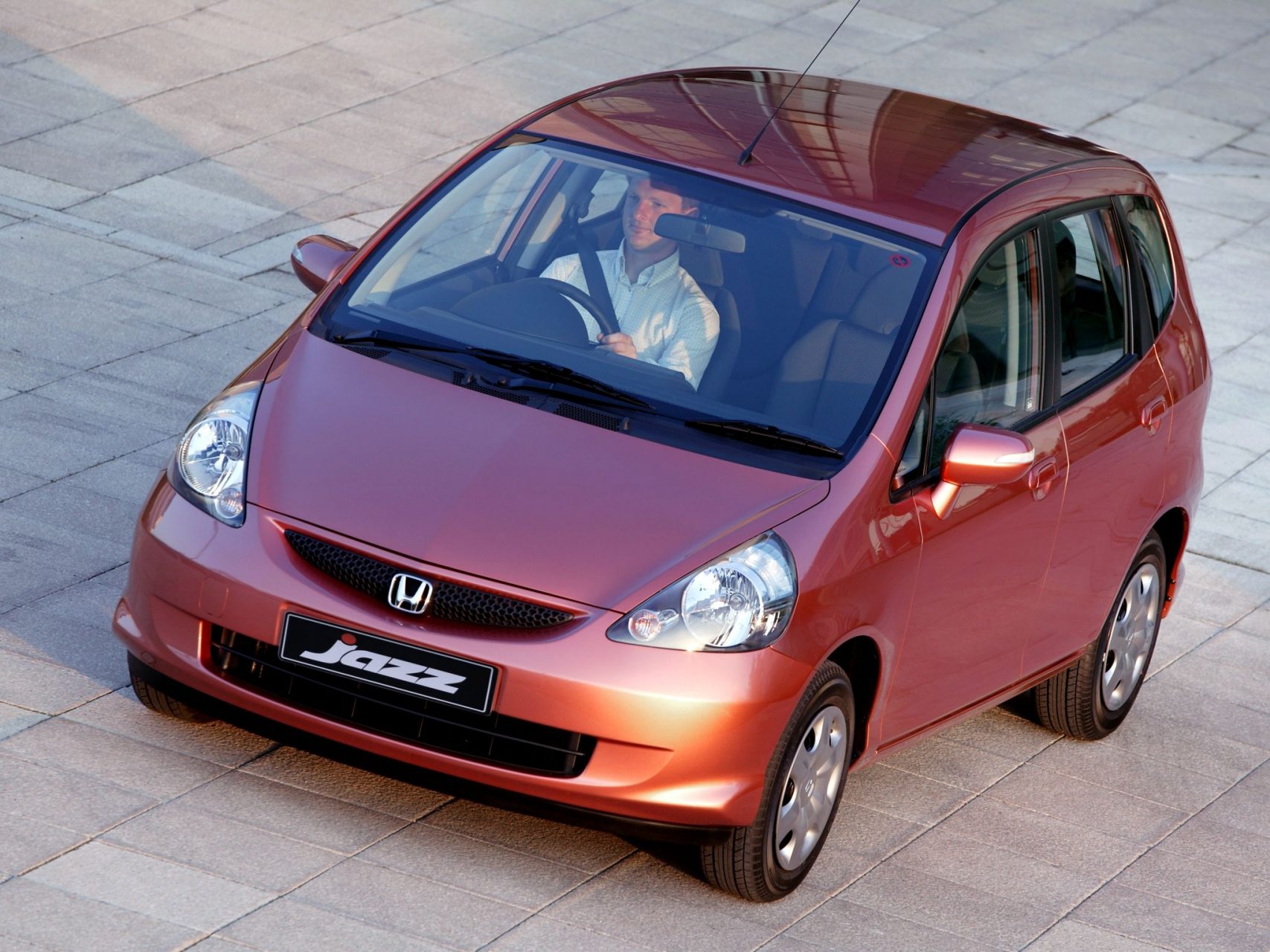 honda jazz 2004 rosa frente parado modelo europeu