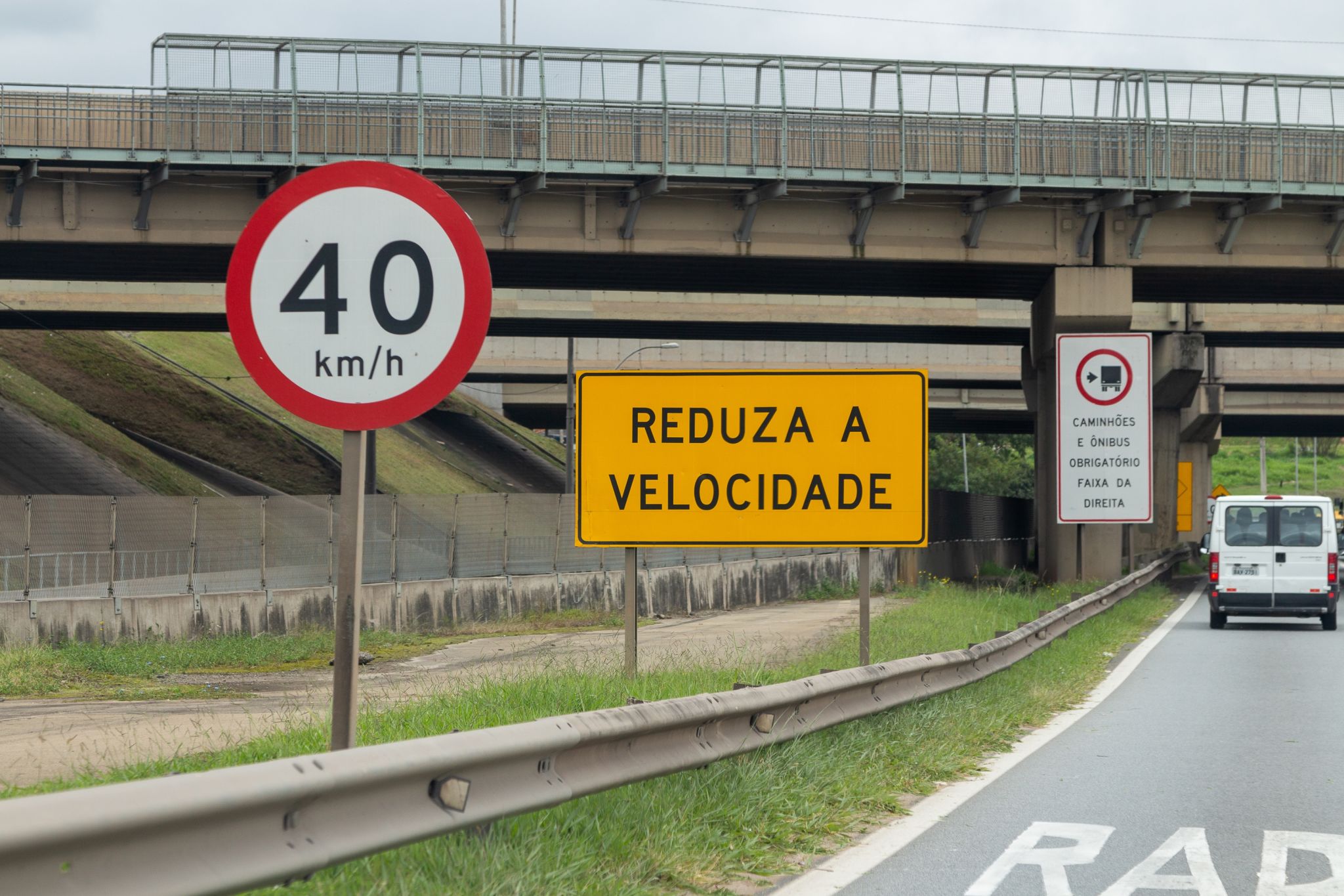 Reduzir a velocidade nas ruas do Brasil é uma medida necessária