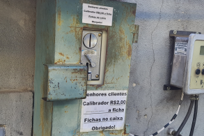 R$ 2 para calibrar os pneus! Postos da região Metropolitana de BH cobram o dobro do valor comum - calibrador de posto