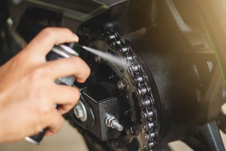 lubrificação corrente transmissão moto